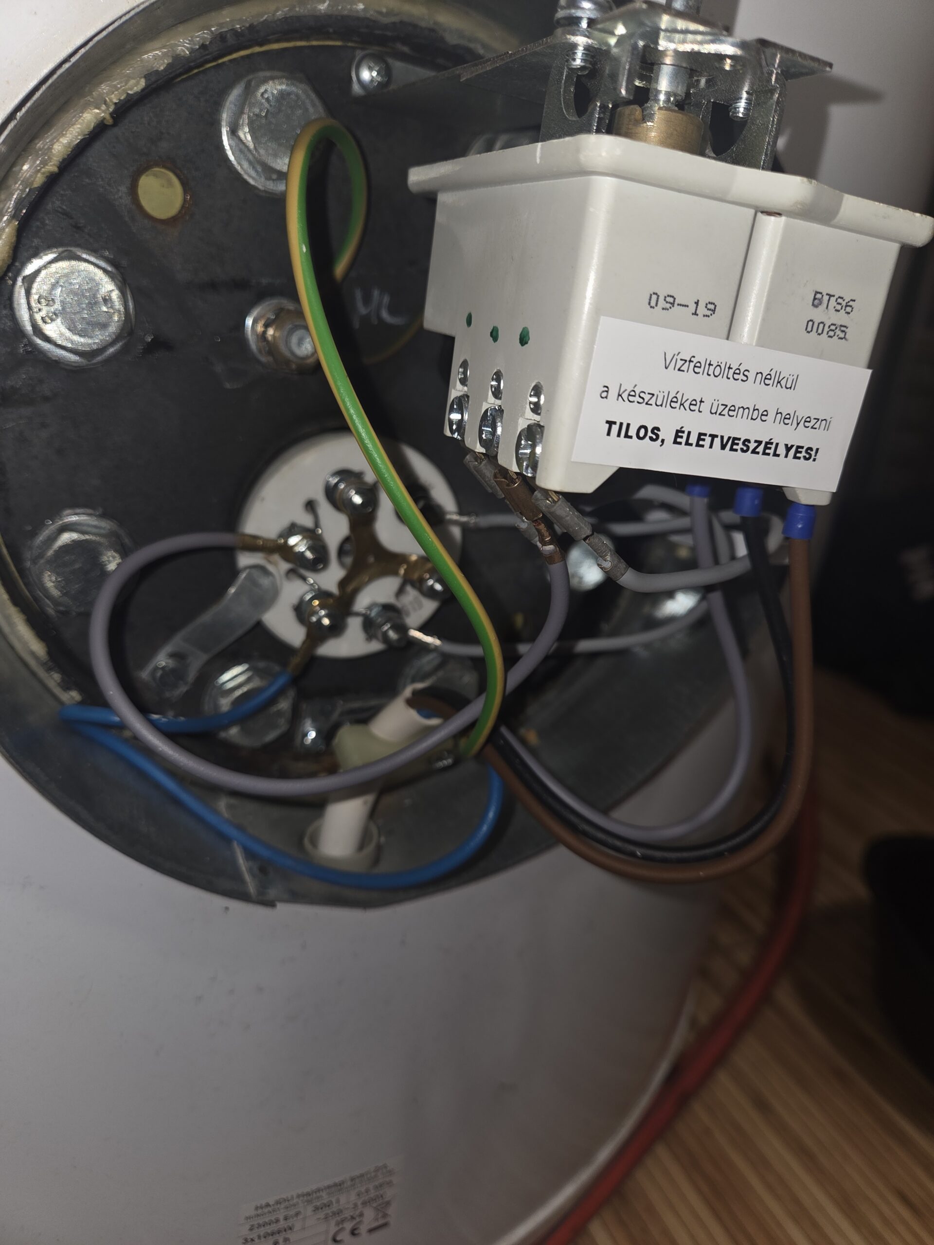 Főoldal Új villanybojler elektromos bekötése és hálózatra csatlakoztatása