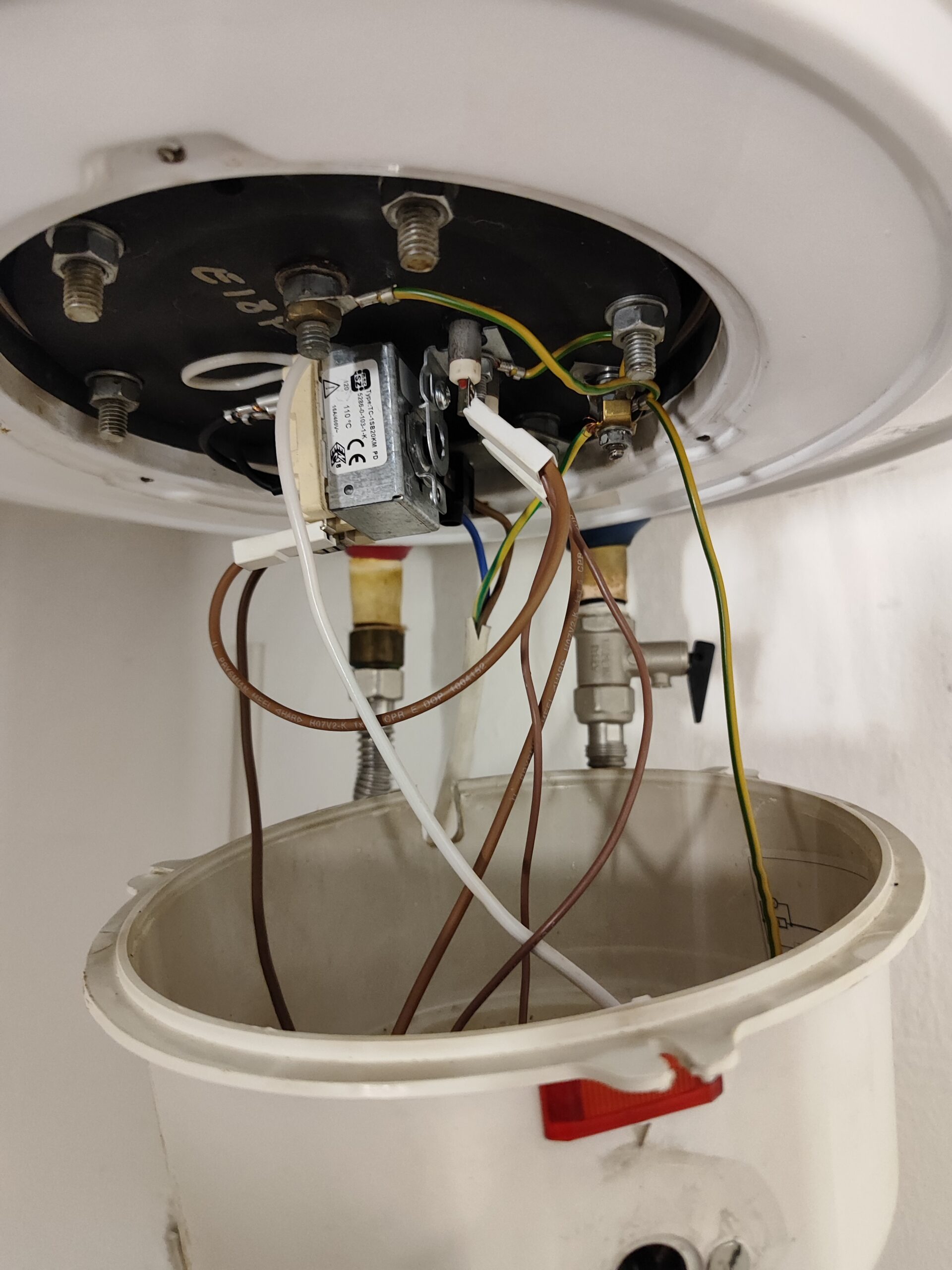 bojler elektromos bekötése és hálózatra csatlakoztatása